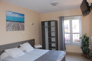 Individually decorated, individually furnished, free WiFi, bed sheets - Les Voiles d'Azur (La Londe-les-Maures)