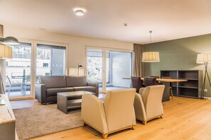 Apartment | Living area | Flat-screen TV, heated floors