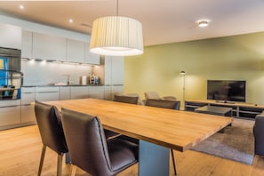 Apartment | Essbereich im Zimmer