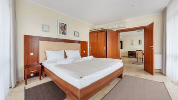 1 habitación, escritorio, tabla de planchar con plancha y wifi gratis