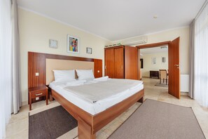 1 habitación, escritorio, tabla de planchar con plancha y wifi gratis 