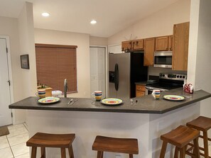 Fridge, microwave, oven, stovetop - Harmony Hills Ocala - Minutes from Equestrian Center (Reddick)