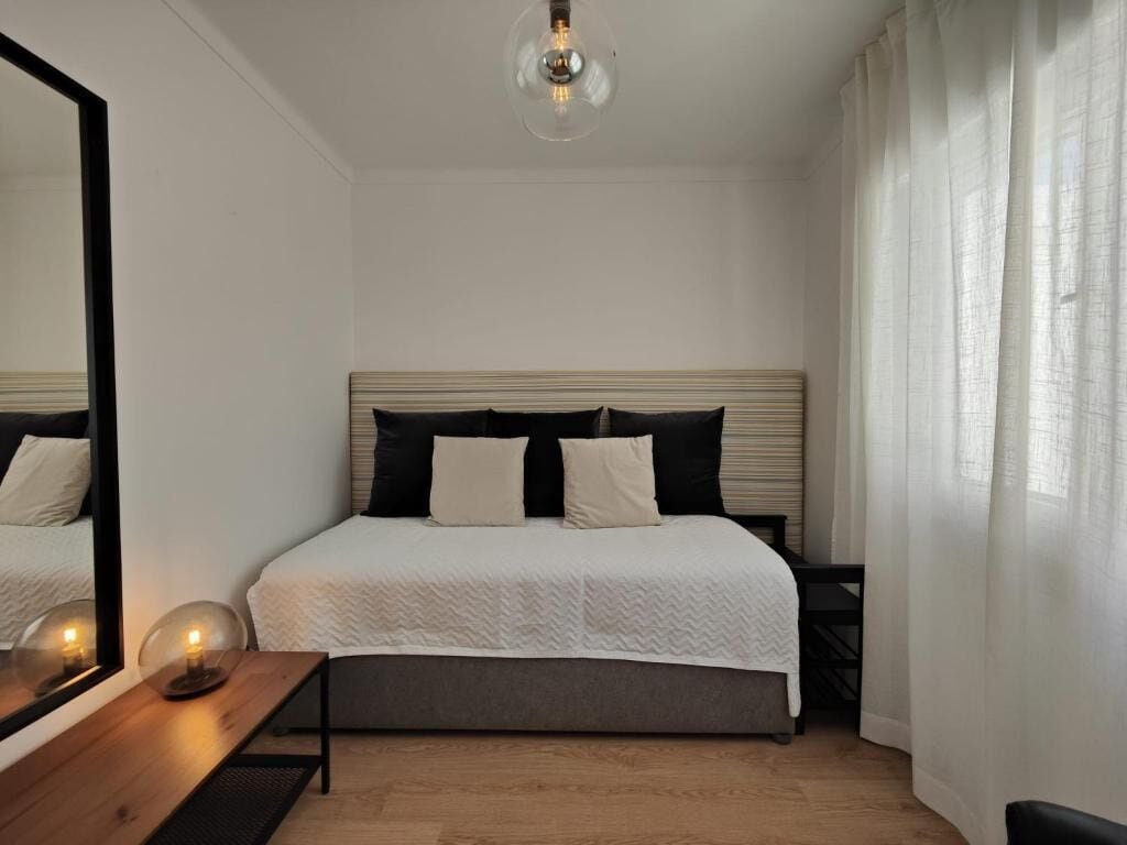 WiFi (free), bed sheets
