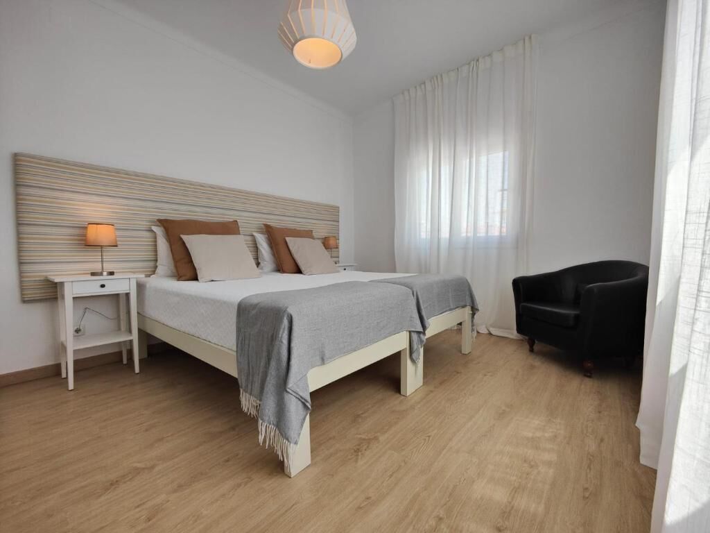 WiFi (free), bed sheets