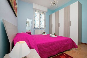 2 bedrooms, iron/ironing board, free WiFi, bed sheets - Villa Mimosa - Apt 1 (Desenzano del Garda)