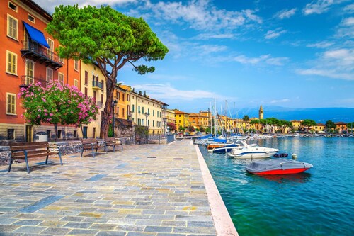 Spiaggia Azzurro -lakeside with terrace