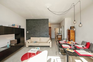 Family Apartment, 2 Bedrooms, Lakeside (Spiaggia Azzurro -lakeside with) | Interior