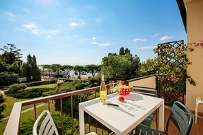 Family Apartment, Multiple Bedrooms, Lakeside (Spiaggia Azzurro -lakeside with) | Outdoor dining