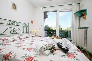 Maison mitoyenne Familiale, 3 chambres, 2 salles de bains, côté montagne (Casa Prais With Pool) | 3 chambres, fer et planche à repasser, Wi-Fi gratuit, draps fournis