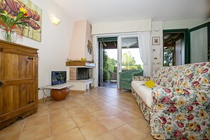 Family Townhome, 3 Bedrooms, 2 Bathrooms, Mountainside (Casa Prais With Pool) | Interior