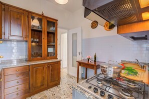 Family Apartment, Multiple Bedrooms (Casa Milly) | Private kitchen | Fridge, microwave, oven, stovetop - Casa Milly (Desenzano del Garda)