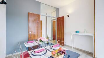 Familienapartment, Mehrere Schlafzimmer, Seeseite (Appartamento di Tommaso) | Speisen