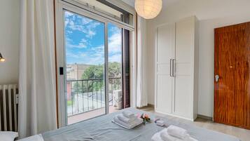 Family Apartment, 1 Bedroom, Lakeside (Appartamento di Tommaso) | 1 bedroom, iron/ironing board, bed sheets