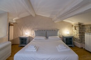 3 bedrooms, desk, iron/ironing board, WiFi