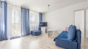 Apartment (12) | Living room | Flat-screen TV