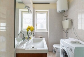 Doccia, bidet, asciugamani