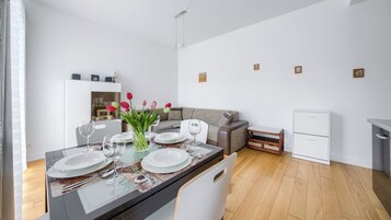 Apartament (10/25) | Borðhald á herbergi eingöngu