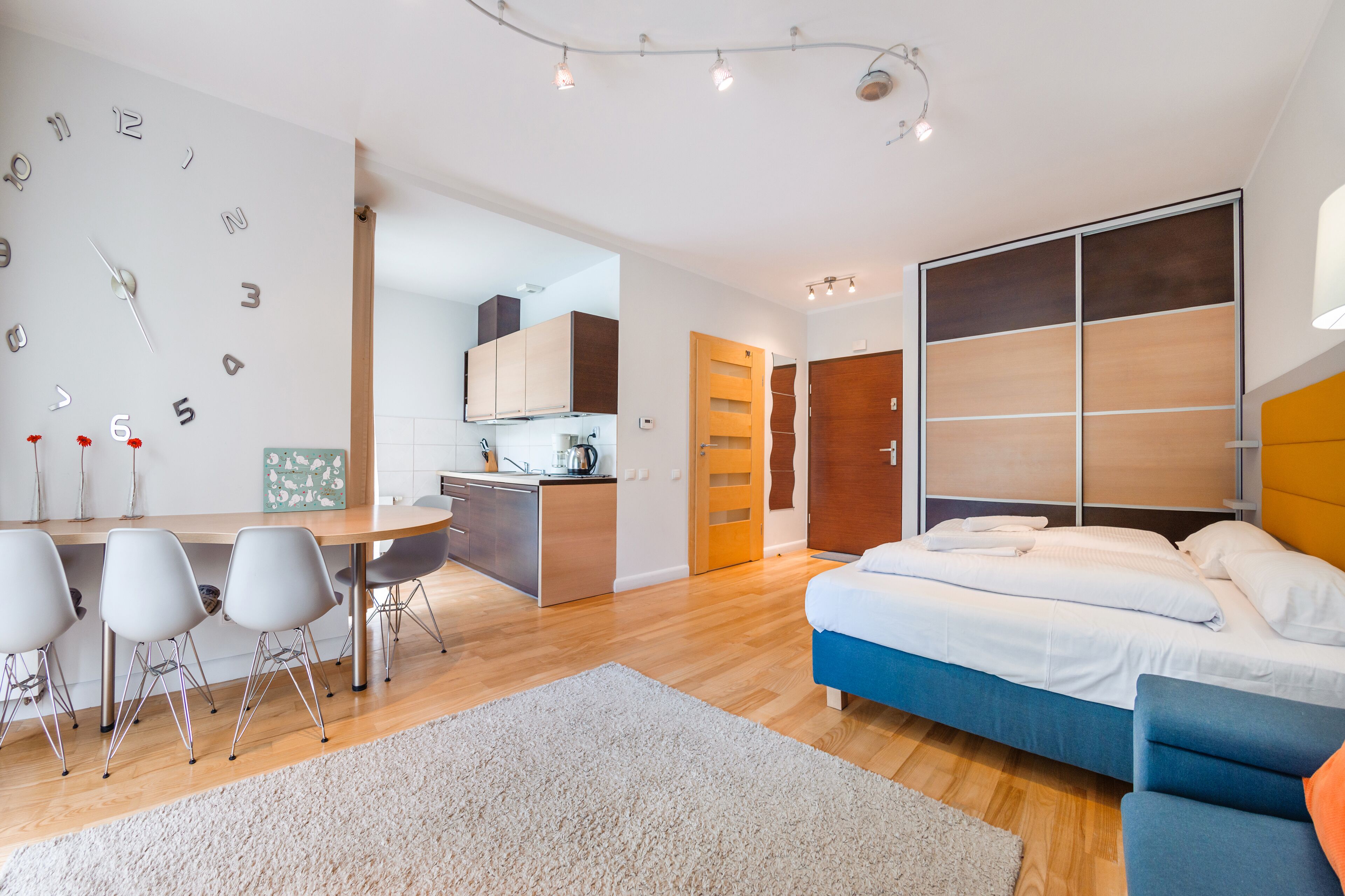 Decoración personalizada, muebles diferentes y wifi gratis 