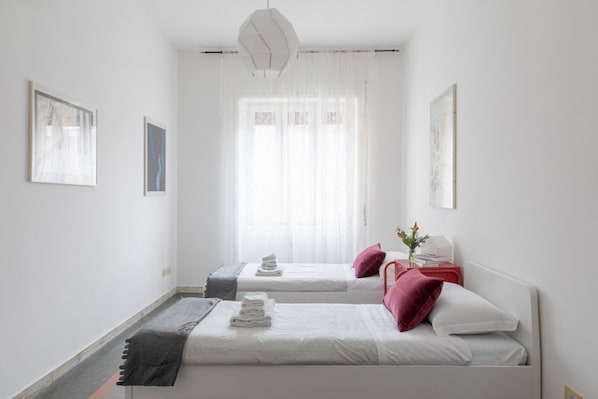 2 bedrooms, iron/ironing board, WiFi, bed sheets