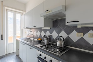 Stovetop, ice maker