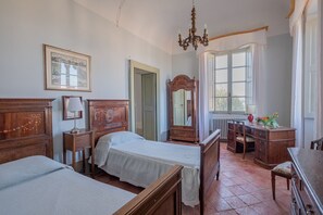 6 chambres, fer et planche à repasser, Wi-Fi, draps fournis