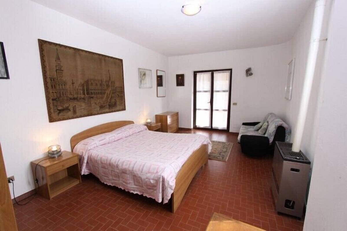 Habitación familiar | Tabla de planchar con plancha, wifi gratis y ropa de cama