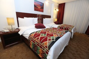 Artículos del minibar gratis y caja de seguridad en la habitación