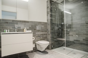 Bathroom - Apartment JungfrauCenter Brienzersee (Interlaken)