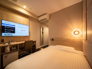 Desk, soundproofing, free WiFi, bed sheets - Super Hotel Matsumoto Tennen Onsen (Matsumoto)