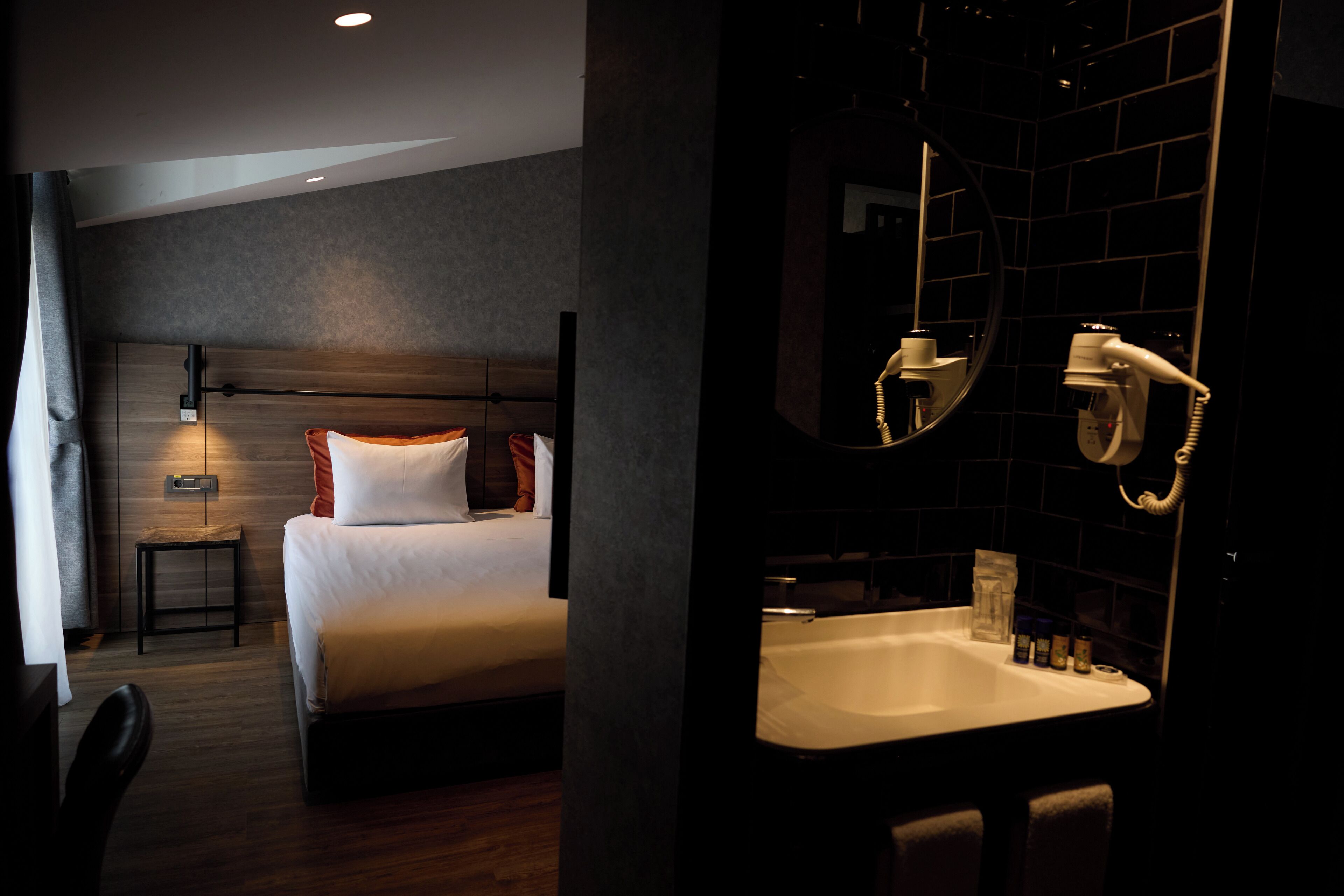 1 bedroom, premium bedding, minibar, in-room safe