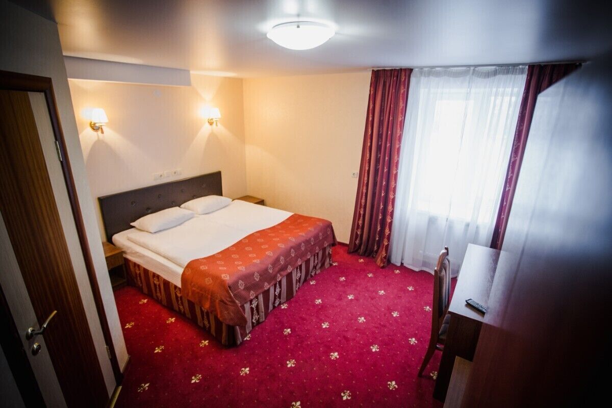 Business Double Room | Desk, free WiFi, bed sheets