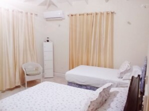 Comfort Apartment | 2 bedrooms, in-room safe, laptop workspace, blackout drapes - Harriet's Haven (Holetown)