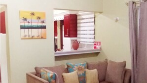 Unclassified image, 4 of 12, button - Harriet's Haven (Holetown)