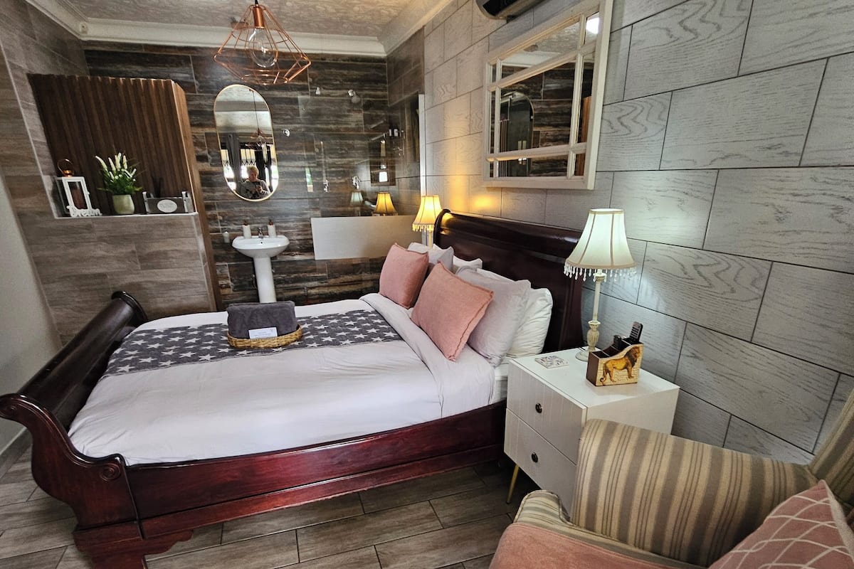 Premium bedding, individually decorated, individually furnished, desk