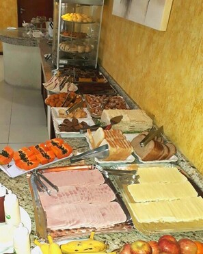 Free daily buffet breakfast