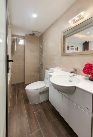 Free toiletries, hair dryer, bathrobes, slippers - mTerre Boutique Hotel (Hanoi)