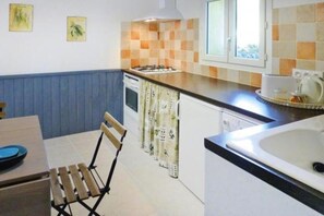 冰箱、微波炉、烤箱、炉灶