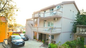 Front of property - Apartments Cenic (Becici)