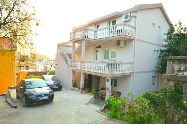 Front of property - Apartments Cenic (Becici)