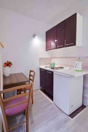 Private kitchenette - Apartments Cenic (Becici)