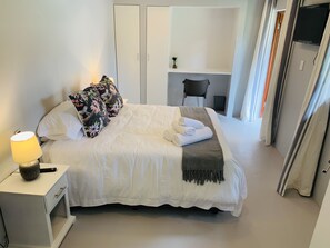 Rom – deluxe | Sengetøy av topp kvalitet, minibar og individuelt dekorert