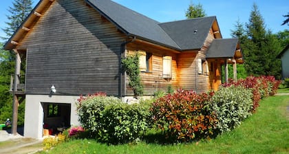 Chalet on the shore of Lake Séchemailles