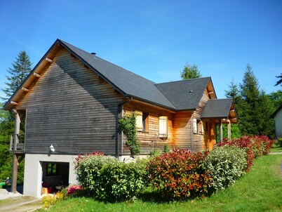 Chalet on the shore of Lake Séchemailles