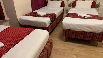 Deluxe Quadruple Room | Living area