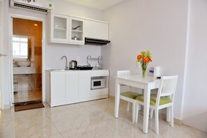 Quarto casal luxo | Cozinha privada | Frigobar