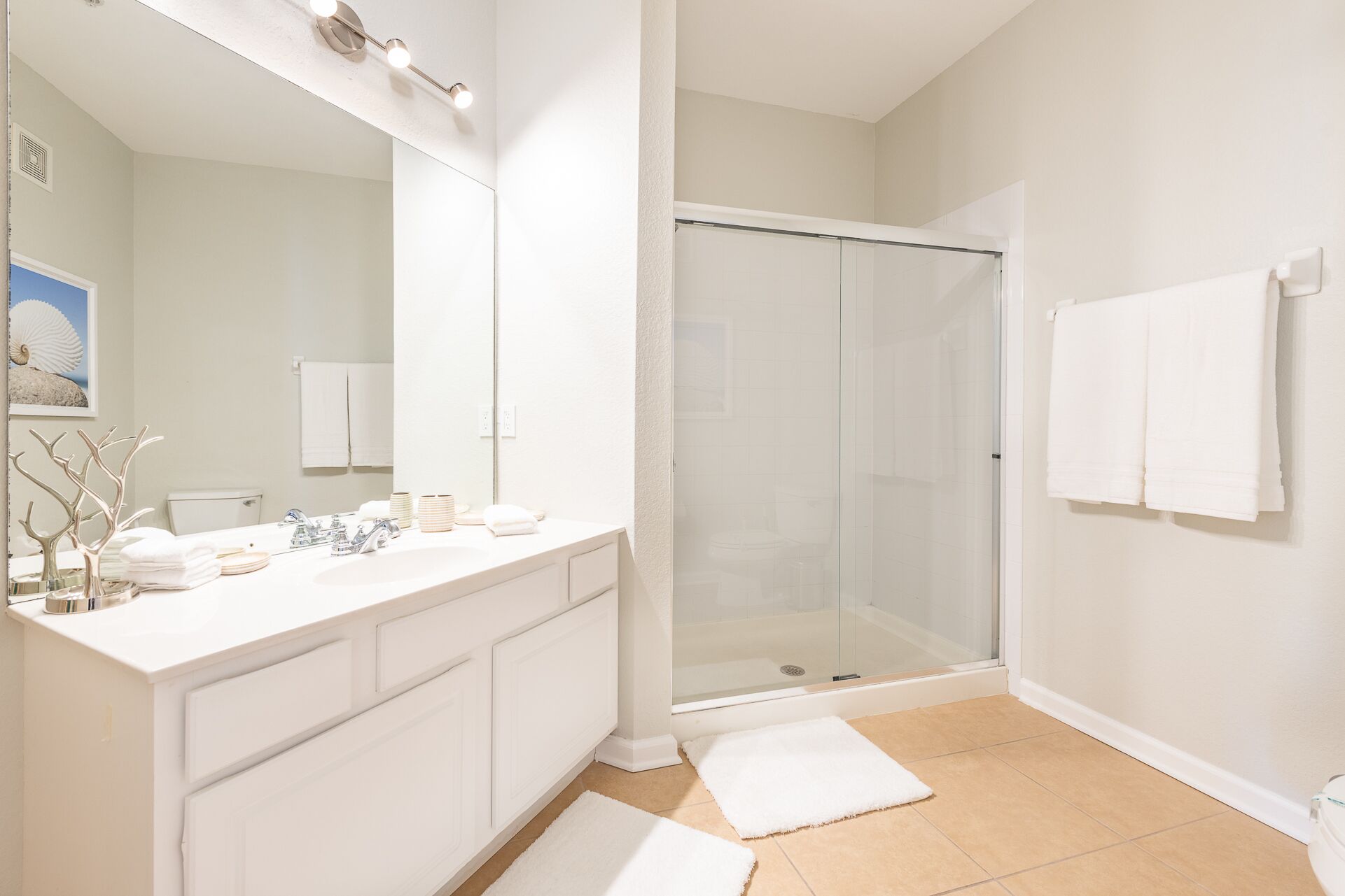 Badewanne, Haartrockner, Handtücher