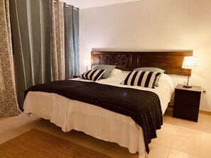 3 habitaciones, tabla de planchar con plancha, wifi y ropa de cama 