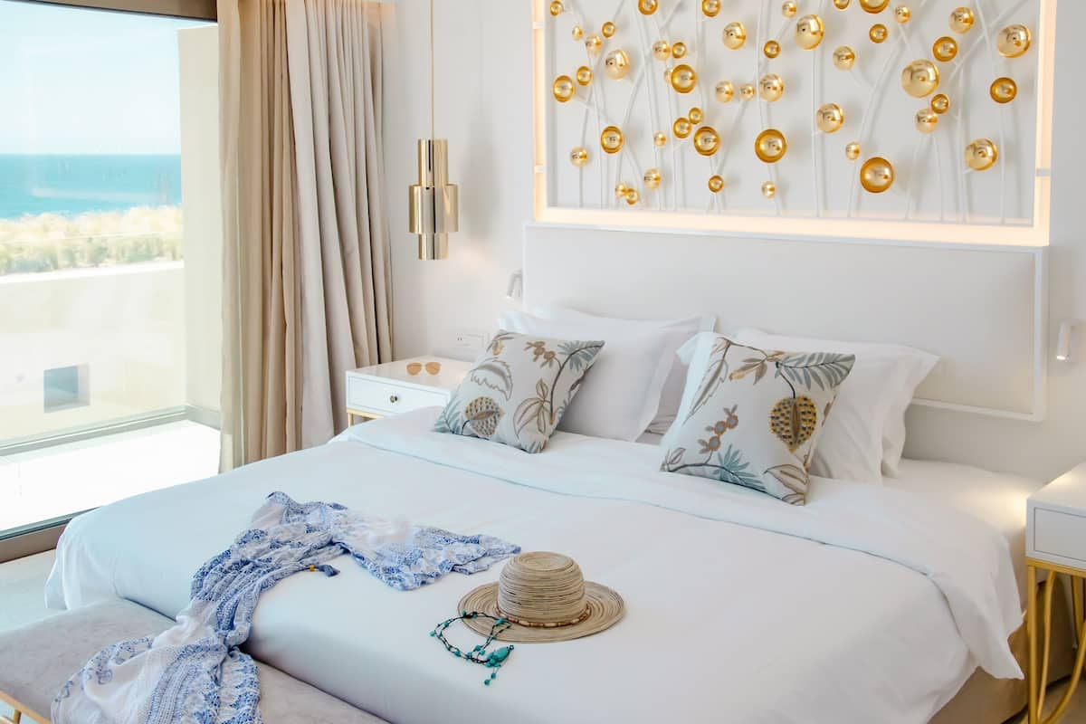 Superior suite, uitzicht op zee | 1 slaapkamer, hypoallergeen beddengoed, een kluis op de kamer