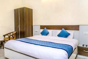 In-room safe, free WiFi - Chandigarh Hills (Panchkula)