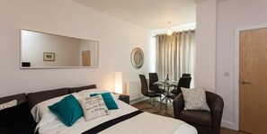 Business Apartment | Living area | Smart TV, Netflix, streaming services - Belfry Quarters (Redhill)